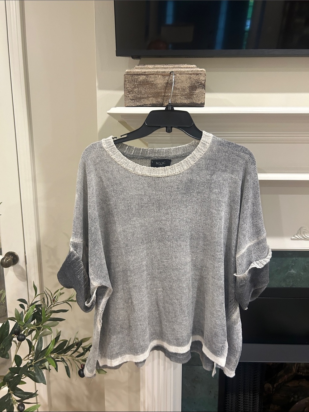 Velvet by Graham & Spencer Gray Short-Sleeve Knit Top made in Italy